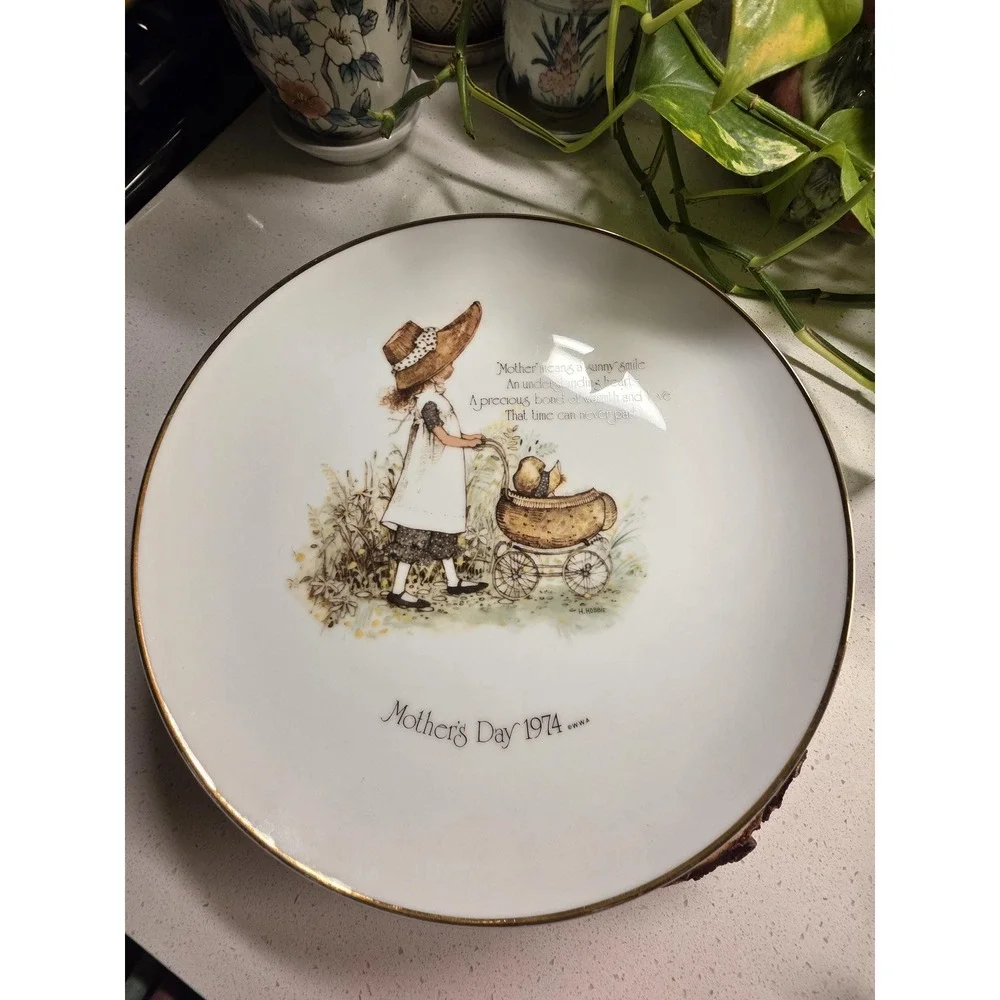 Vintage Holly Hobby Porcelain Mother's Day 1974 Collector Plate